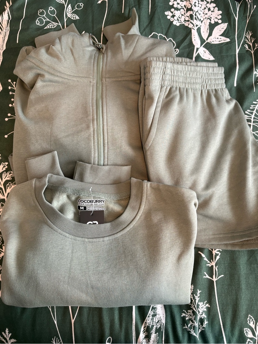 Cocoburry Sage Green Sweatshirt x2 and Shorts Set